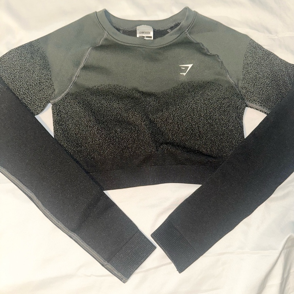 Gymshark Women's Black and Gray Long Sleeve Crop Top